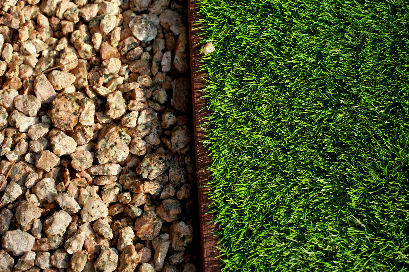 Synthetic lawn turf